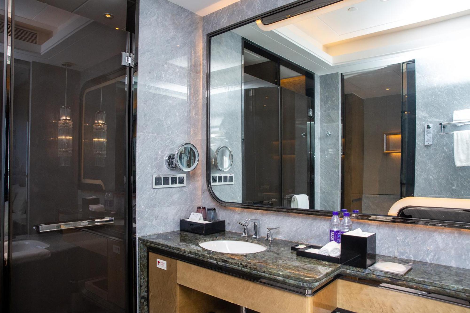 Pullman Yantai Center Hotel Екстериор снимка