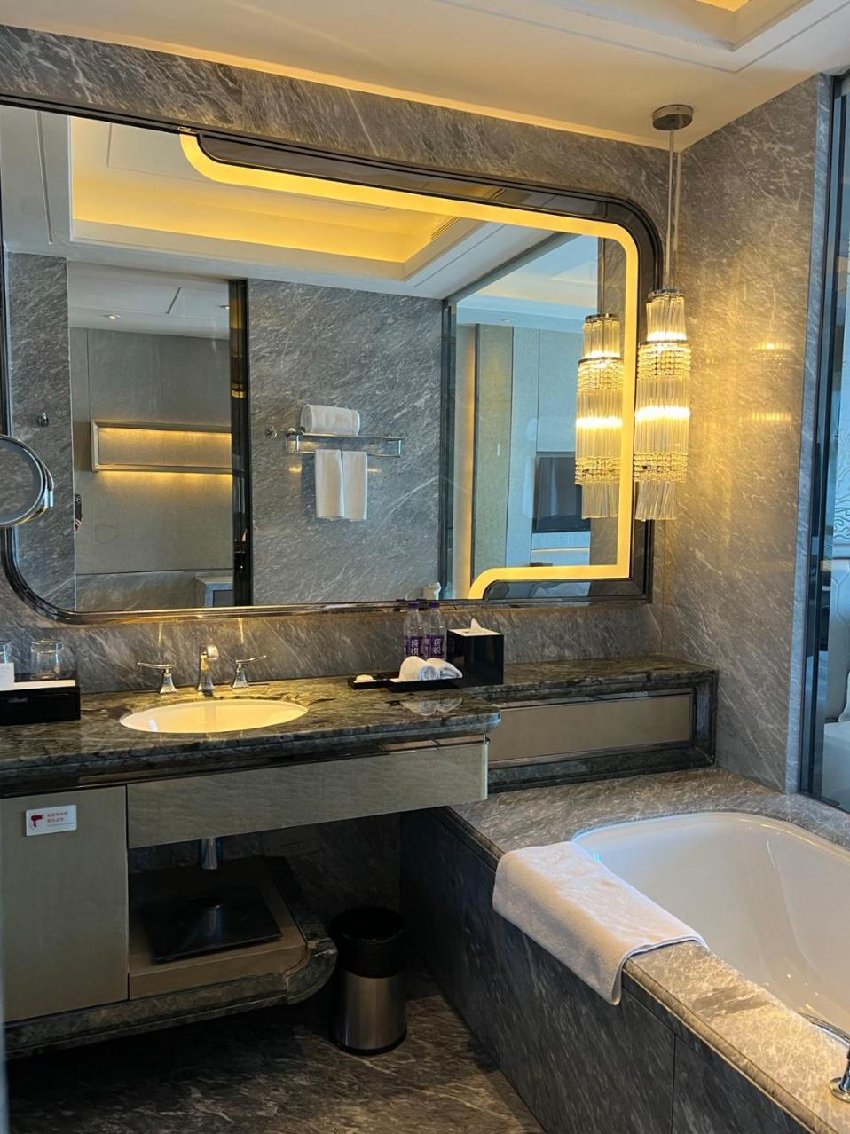 Pullman Yantai Center Hotel Екстериор снимка