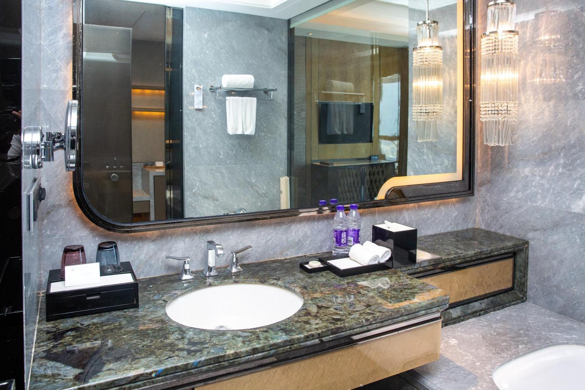 Pullman Yantai Center Hotel Екстериор снимка