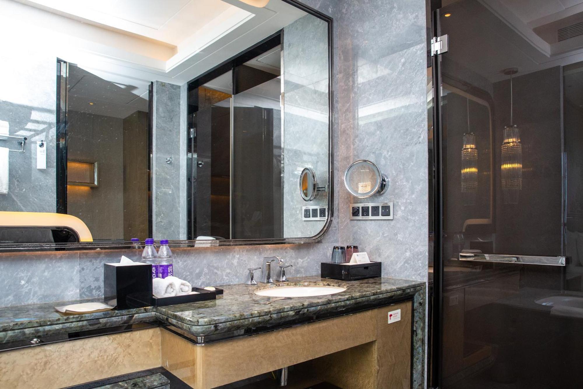 Pullman Yantai Center Hotel Екстериор снимка